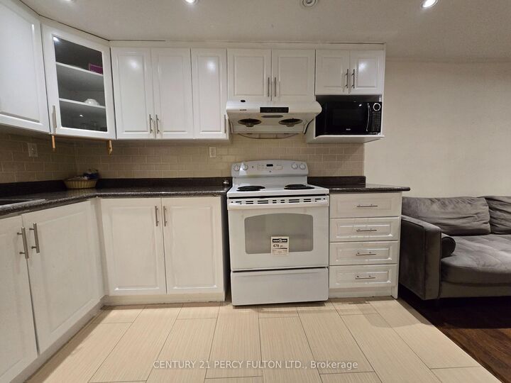 Photo de la propriété:  610 McLevin Avenue Bsmt  ON M1B 3Y2 