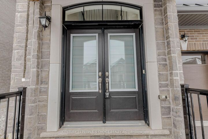 Property Photo: 587 Kleinburg Summit Way ON L4H 3N5