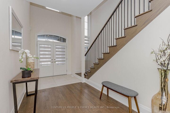 Photo de la propriété:  587 Kleinburg Summit Way  ON L4H 3N5 