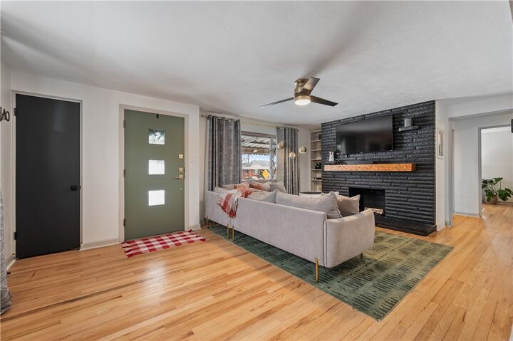 Property Photo: 1902 Worcester Drive PA 15243