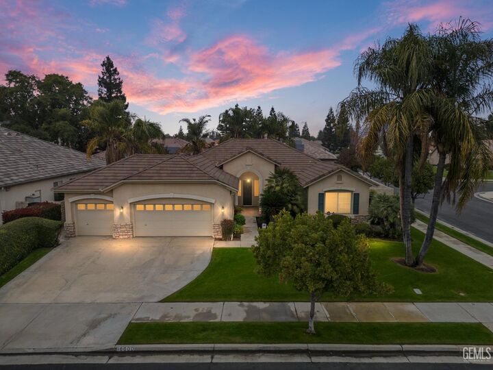 Property Photo: 10000 Paradise Rose Street CA 93311