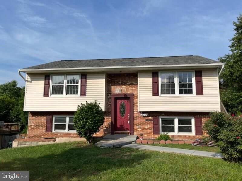Property Photo: 10310 Meadowview Drive VA 22408