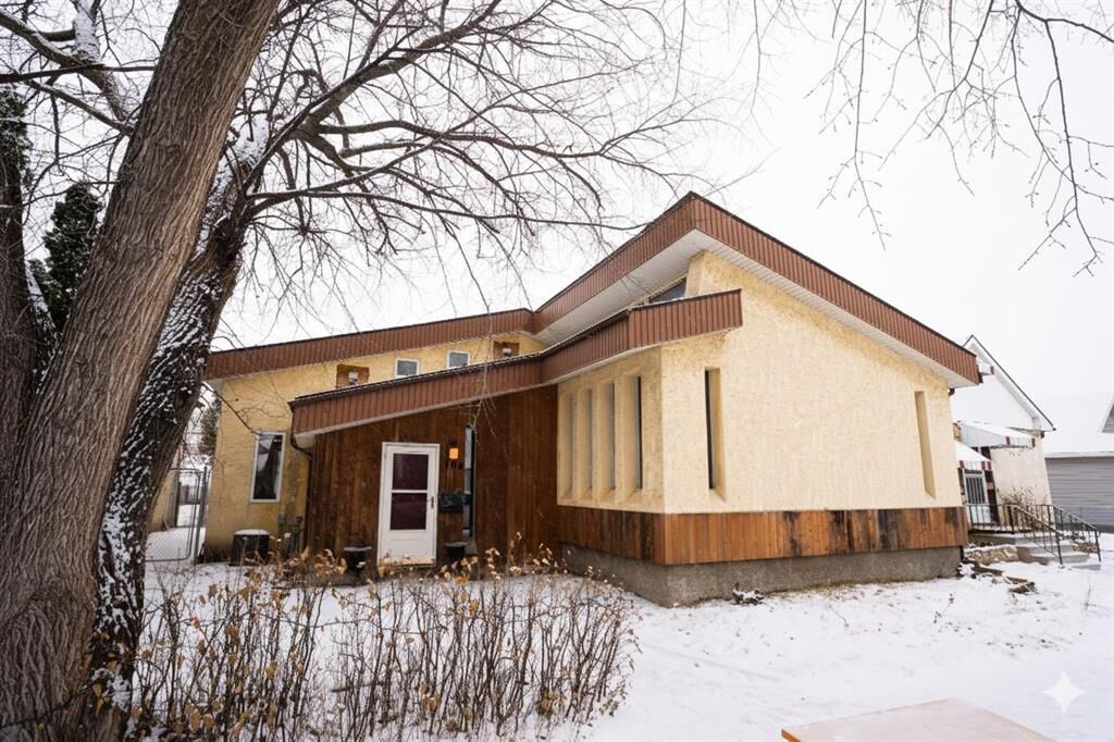 Property Photo: 390 Queen Street MB R3J 1L1