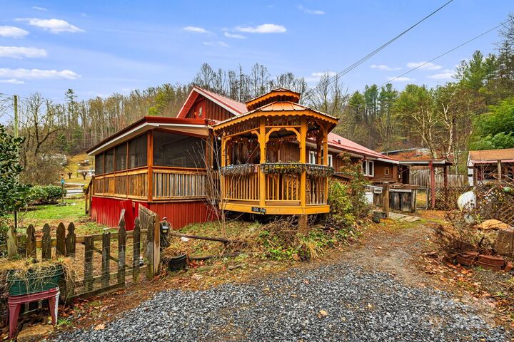 Property Photo: 814 Little Creek Road NC 28714