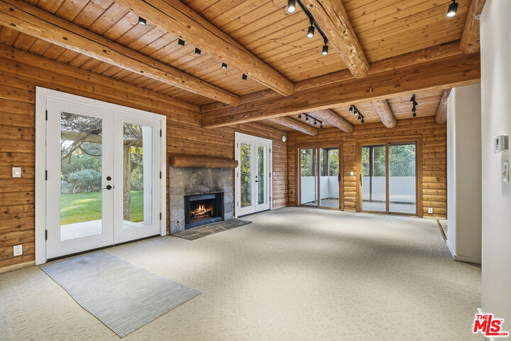 Property Photo: 373 Loftyhill Dr CA 90265