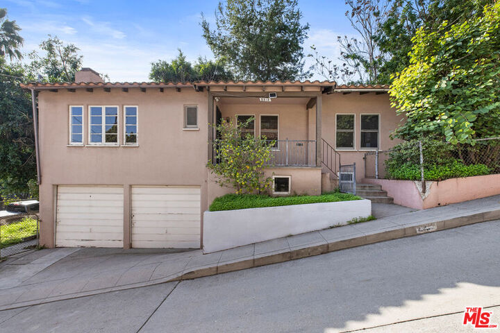 Property Photo:  2215 Allesandro Way  CA 90039 