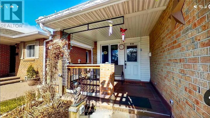 Property Photo: 6 Clearview Court Upper ON L6Z 2B1