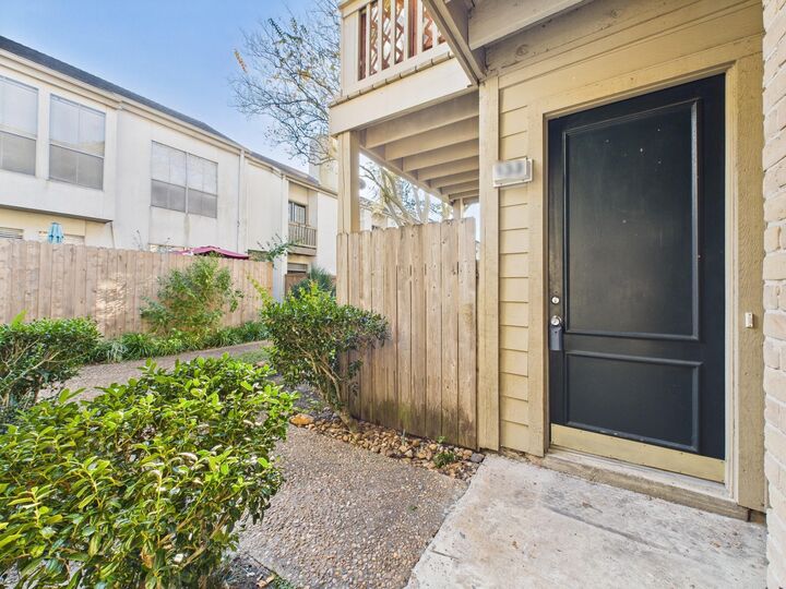 Property Photo: 2100 Tanglewilde Street 133 TX 77063