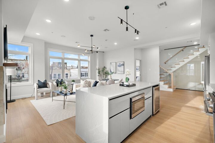 Property Photo:  192 Cambridge Ave 4  NJ 07307 