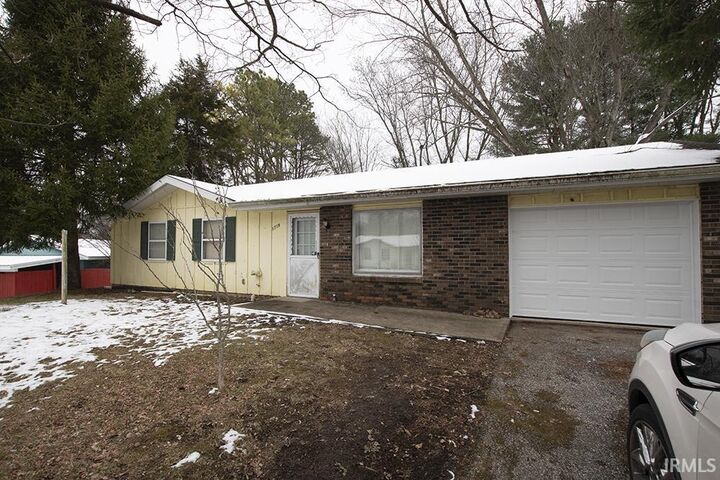 Property Photo: 1719 S Seneca Street IN 47429