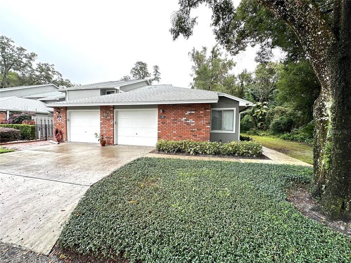 Property Photo: 525 Oak Terrace 121 FL 32701