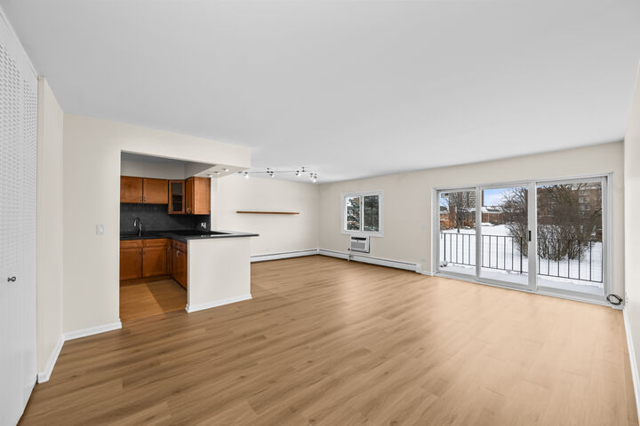 Property Photo: 10385 Dearlove Road 2C IL 60025