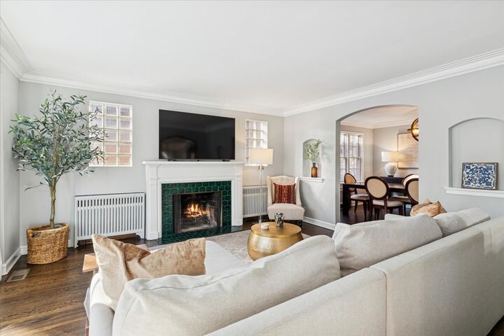 Property Photo:  6770 N Keota Avenue  IL 60646 