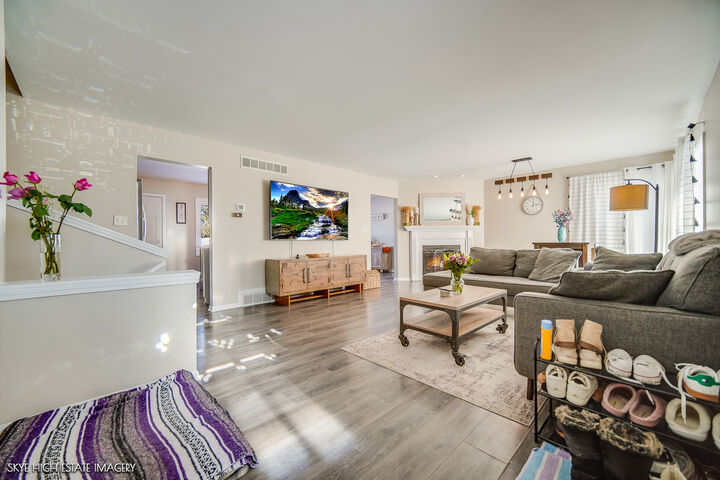 Property Photo:  113 April Lane  IL 60542 