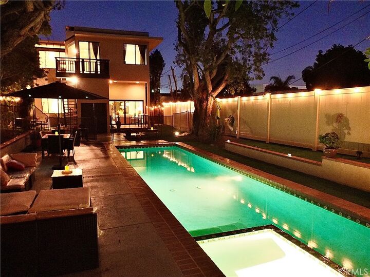 Property Photo:  341 S Meadows  CA 90266 