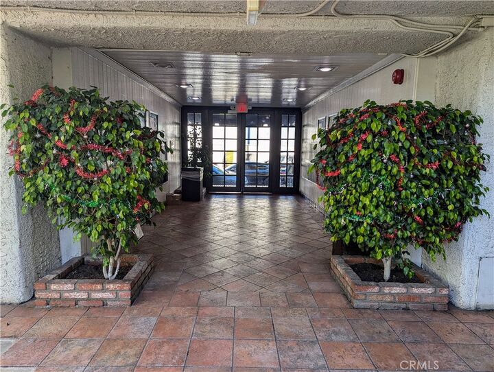 Property Photo:  18530 Hatteras St Unit 329  CA 91356 