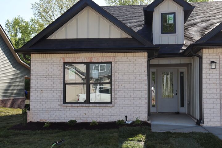 Property Photo:  609 Willow Park Dr  TN 37043 