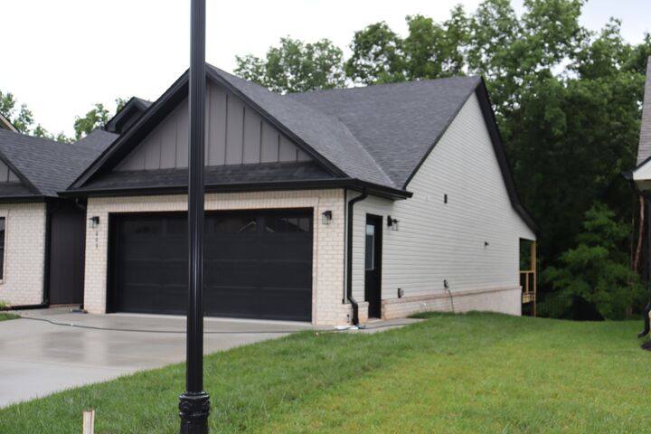 Property Photo: 609 Willow Park Dr TN 37043