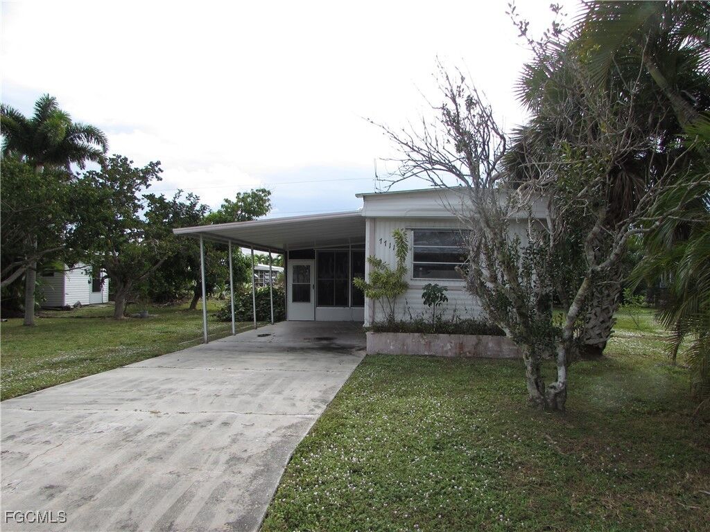 Property Photo: 7711 Farrell Road FL 33922