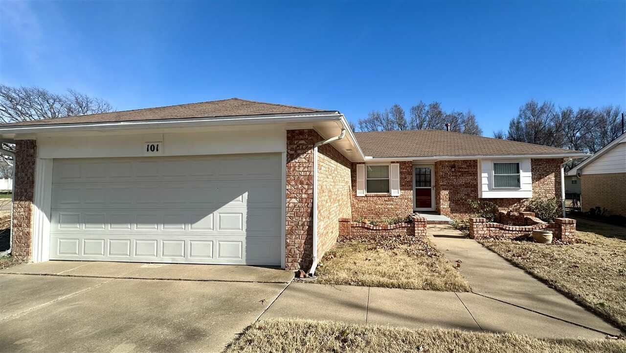 Property Photo:  101 S Olympia  OK 74601 