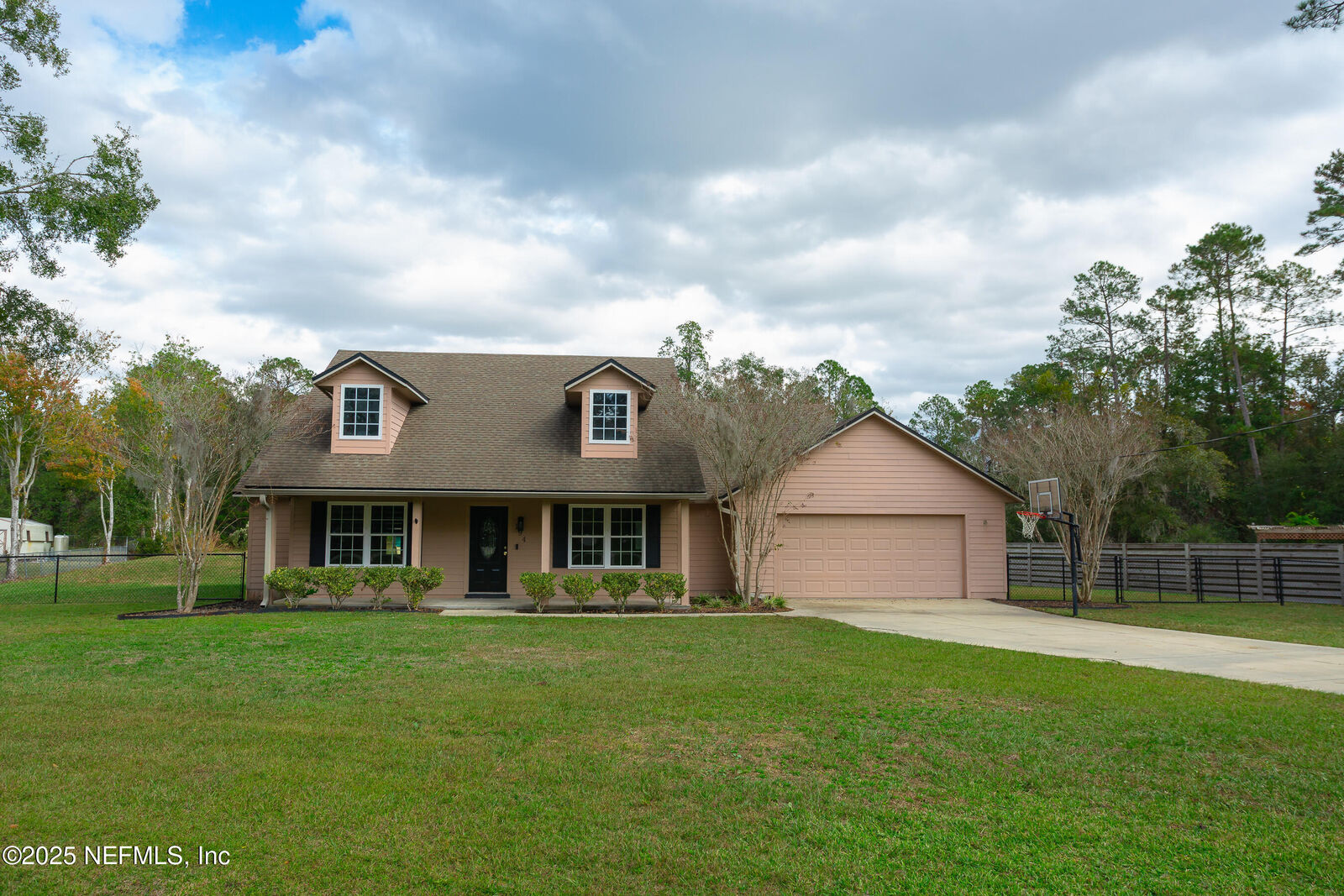 Property Photo: 194 Horseman Club Road FL 32177