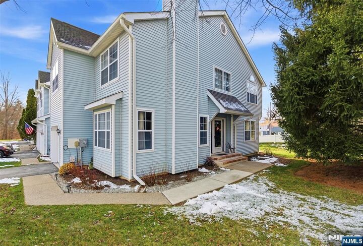 Property Photo:  14 Willow Circle 706  NJ 07419 