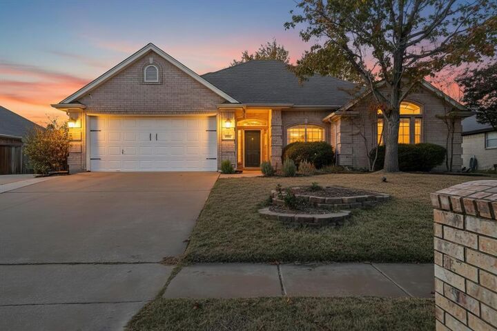 Property Photo: 324 Woodcrest Drive TX 76179