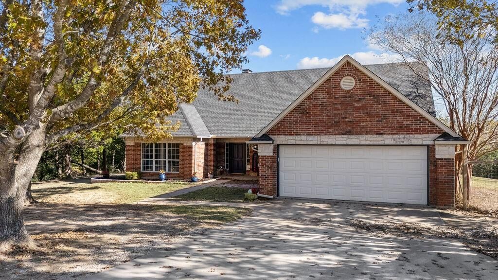 Property Photo: 831 Union Hill Road TX 75119