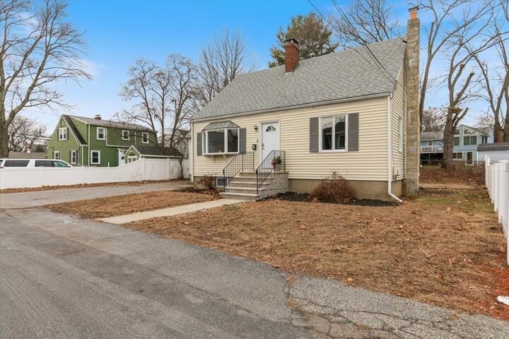 Property Photo:  4 Maywood Terrace  MA 01801 