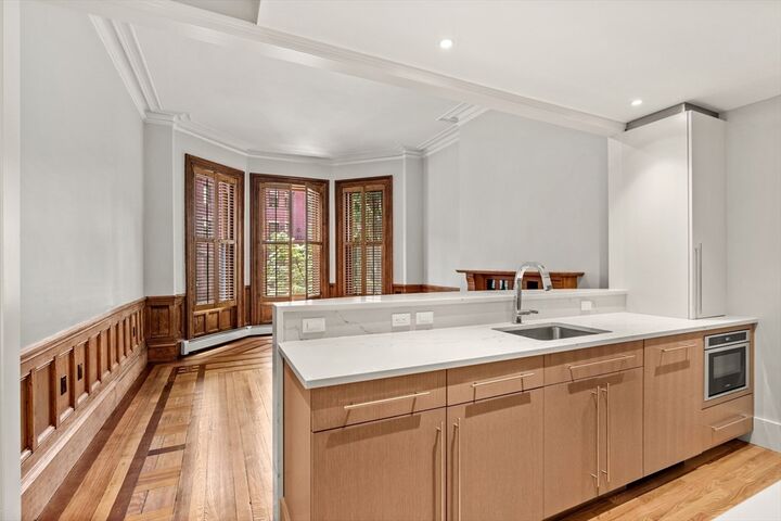 Property Photo:  214 Commonwealth Avenue 1  MA 02116 