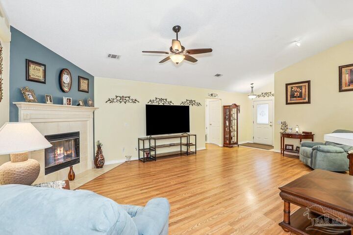 Property Photo:  8080 Castle Pointe Way  FL 32506 