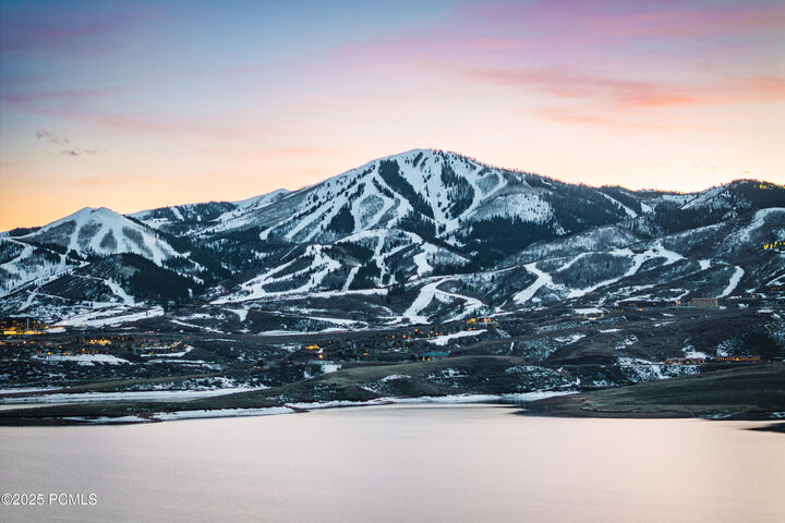 Property Photo: 368 E Overlook Loop UT 84036