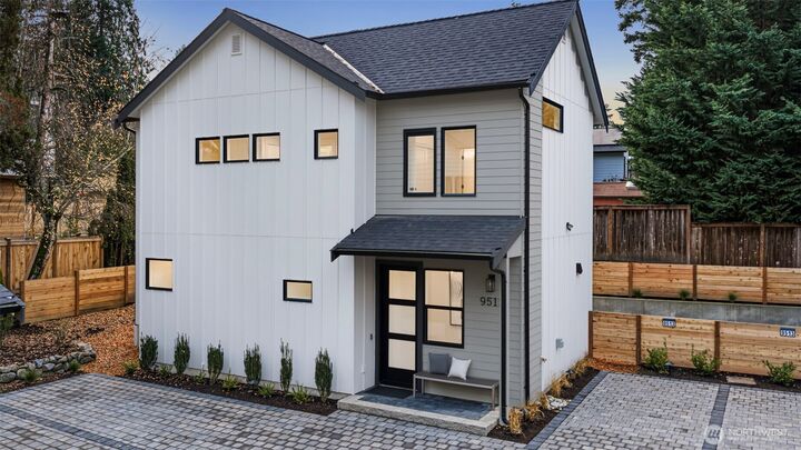 9513  132nd Avenue NE  Kirkland WA 98033 photo