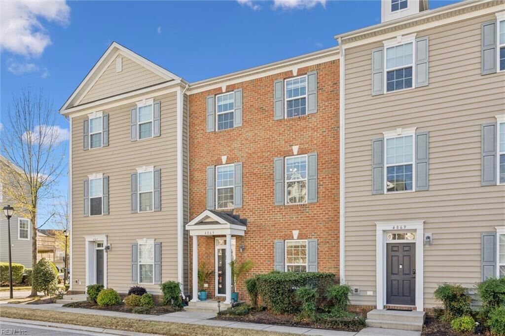 Property Photo: 4865 Travertine Ave VA 23462