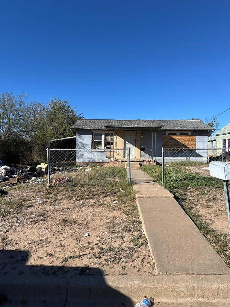 Property Photo:  224 W 13th Street  TX 76903 