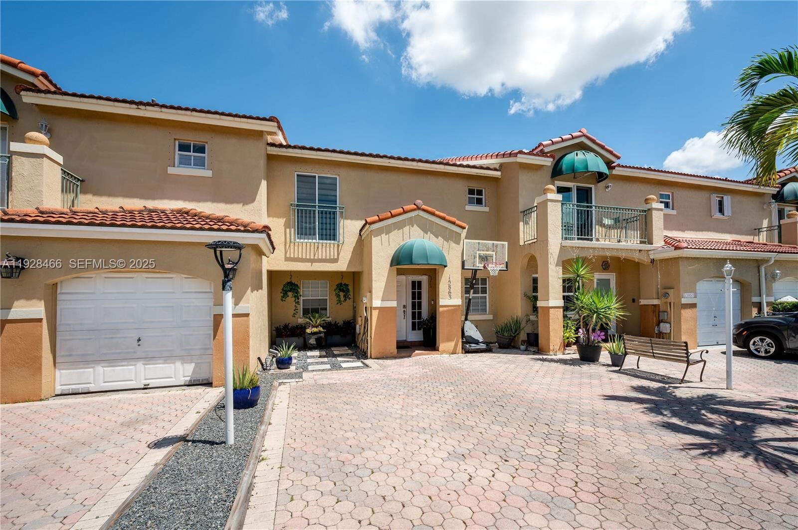 Property Photo: 15863 SW 71st St FL 33193