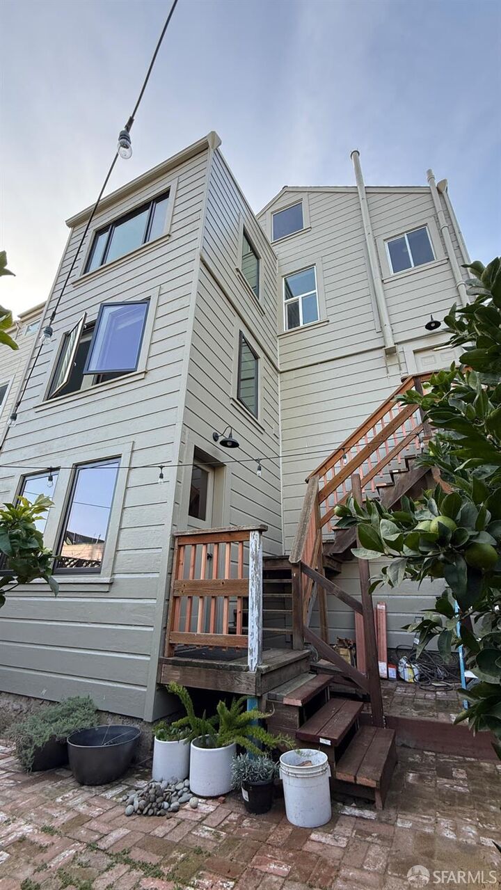 Property Photo: 247 Gates Street CA 94110