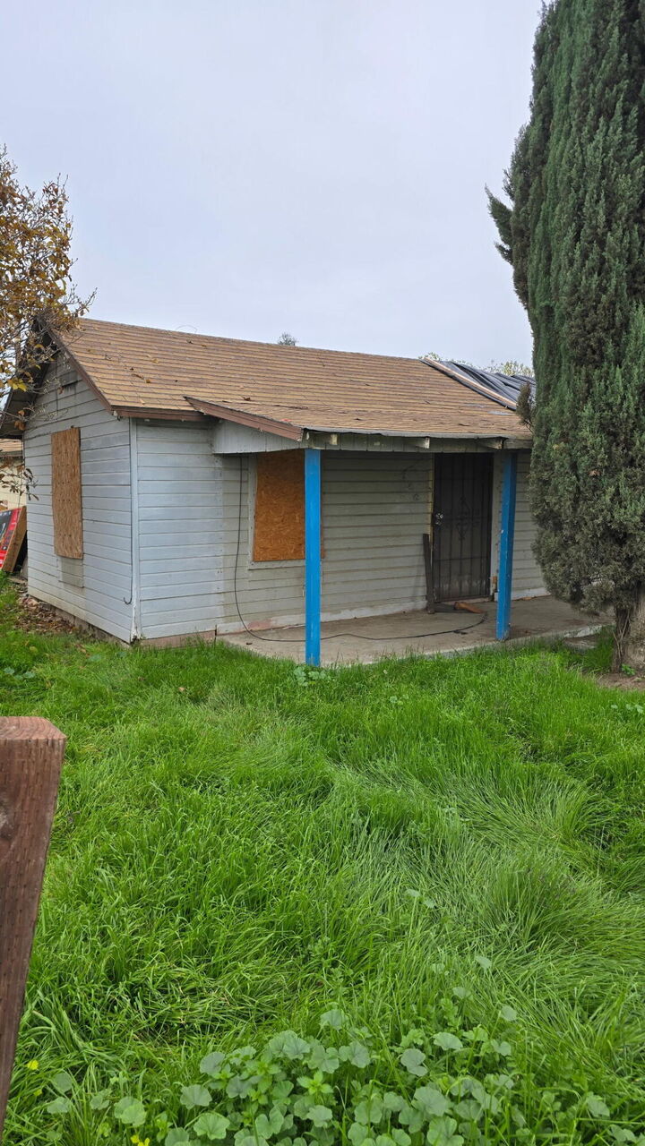 Property Photo: 146 S Magnolia Ave Avenue CA 93223