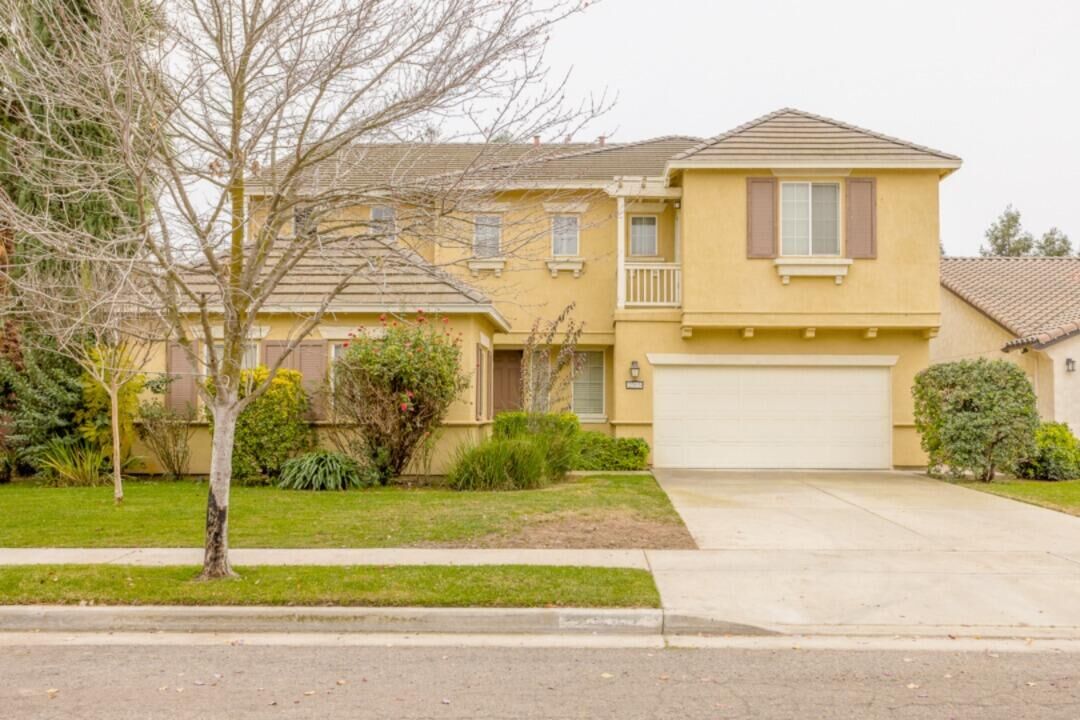 Property Photo: 2563 Riviera Court CA 93274