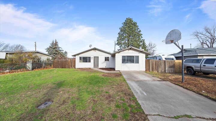 Property Photo:  5026 W 4th Pl  WA 99336 