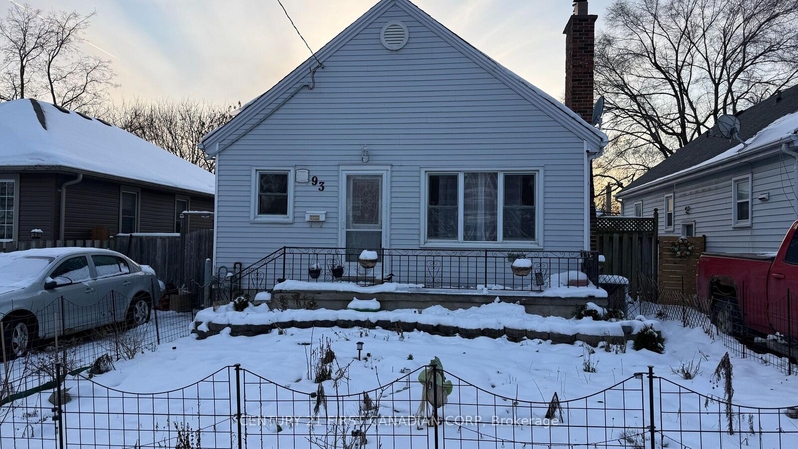 Property Photo:  93 Elgin Street  ON N5Z 2T4 