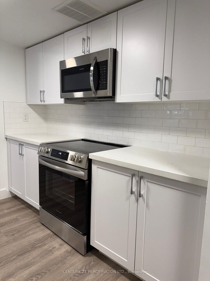 Property Photo: 19 Regency Crescent 302 ON L1N 8M6