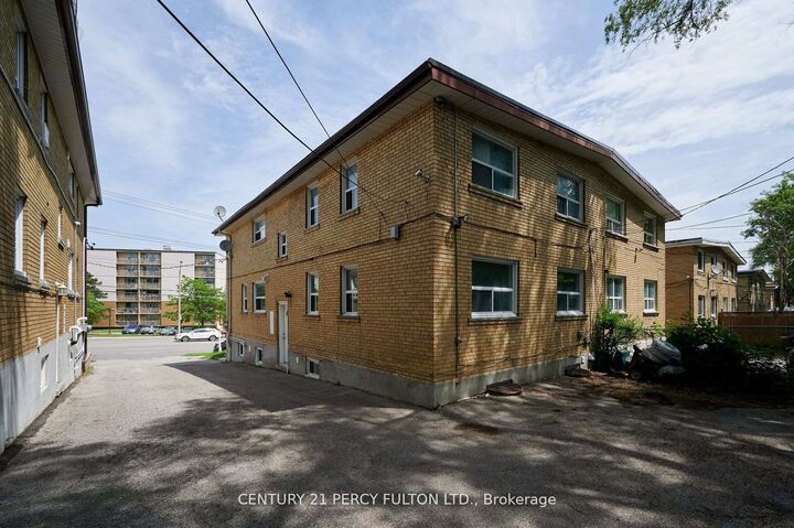 Property Photo: 2961 Lawrence Avenue E ON M1P 2V6