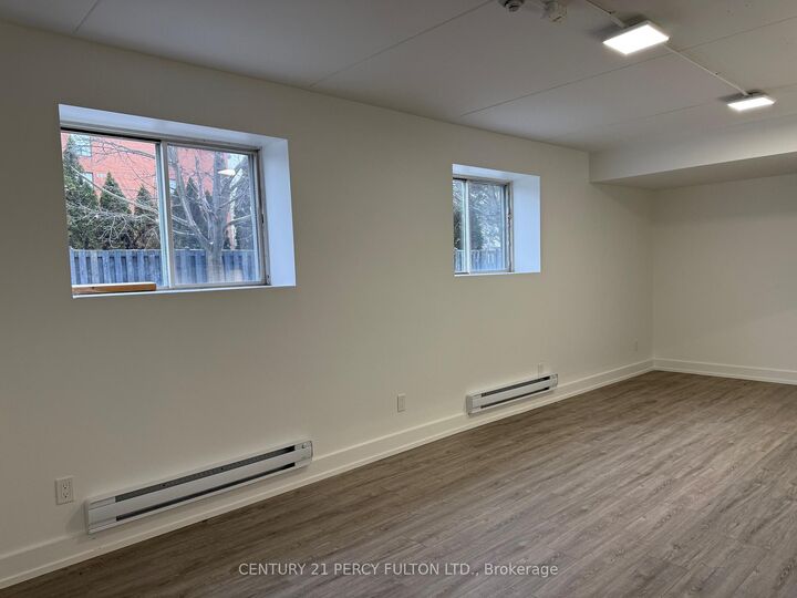 Photo de la propriété: 19 Regency Crescent 102 ON L1N 8M6