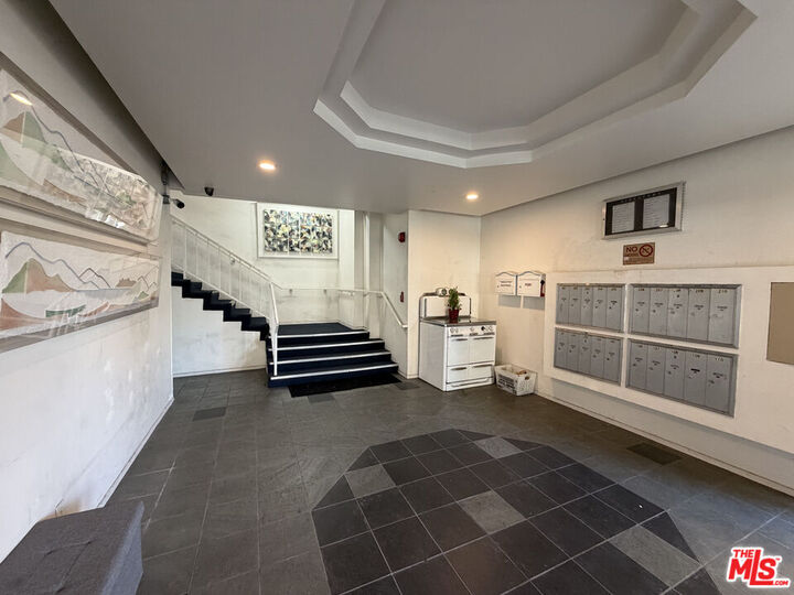 Property Photo:  326 S Manhattan Pl  CA 90020 