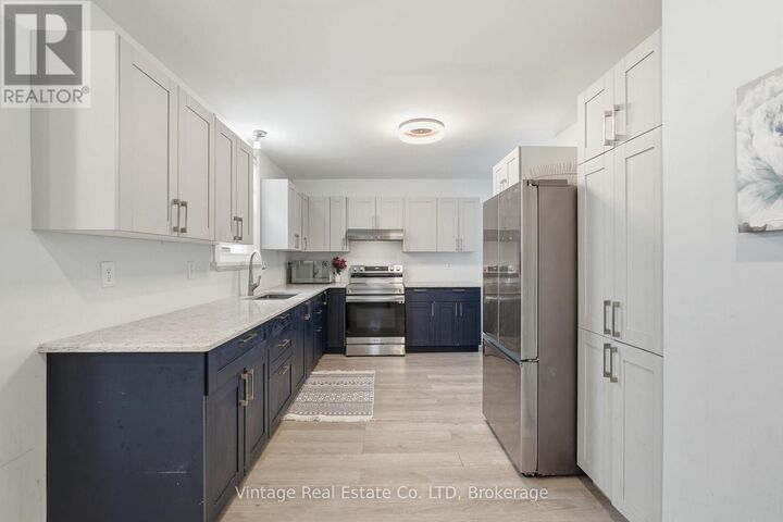 Property Photo:  108 Eagle Avenue  ON N3S 1Z5 