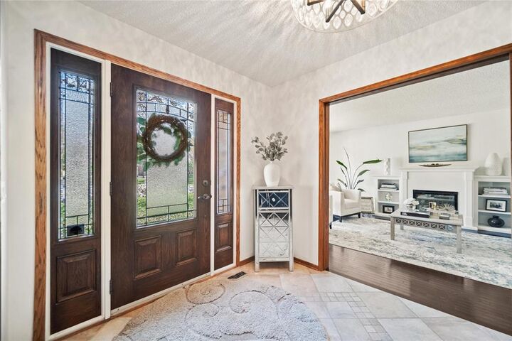 Property Photo: 1021 Kilkenny Drive MB R3T 4K5