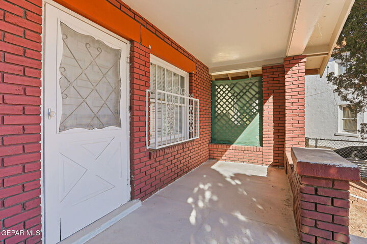 Property Photo: 2327 E Yandell Drive TX 79903