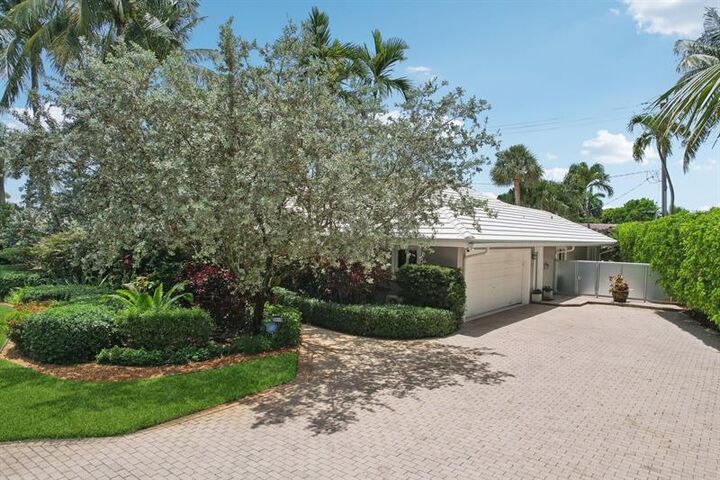 Property Photo:  2510 NE 47th St  FL 33308 