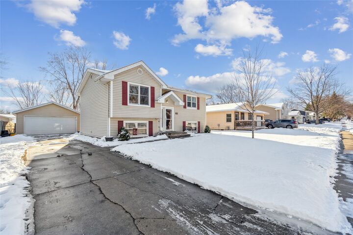 Property Photo:  700 NE 6th Street  IA 50111 